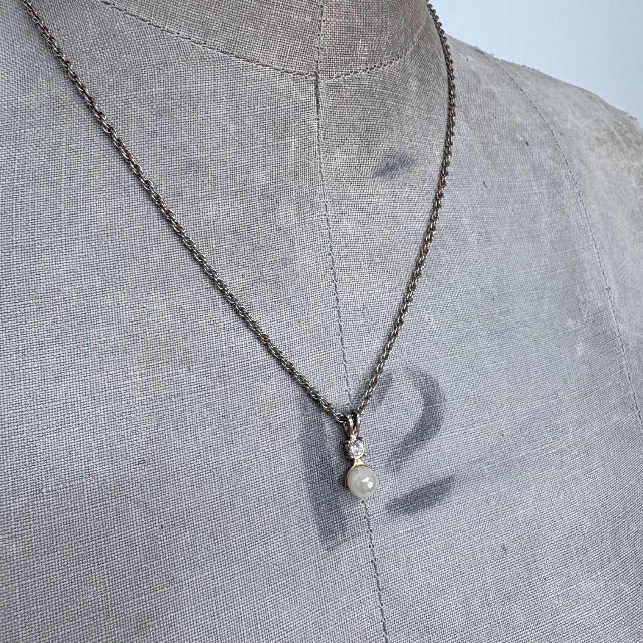 Delicate chain pearl necklace