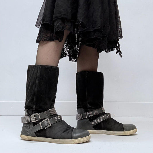 Buckle black grunge studded boots