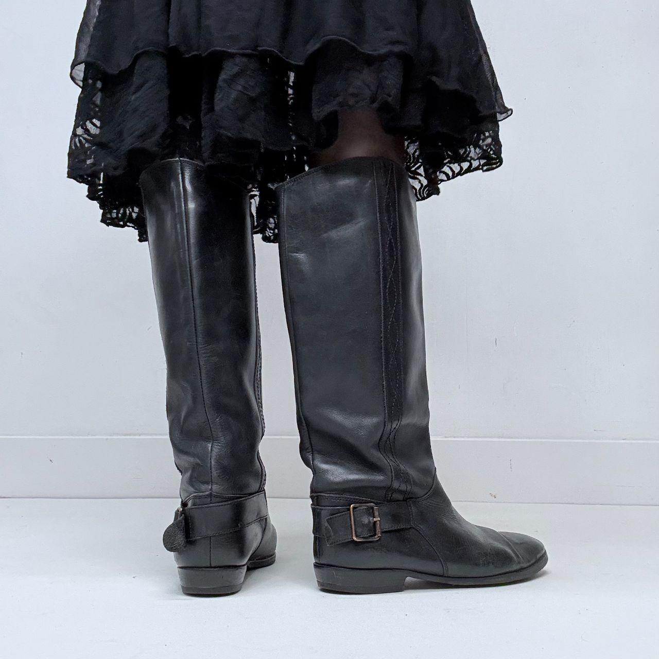 Black leather western cowboy boots