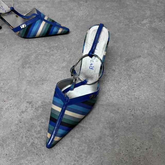 Striped pointy-toe heels