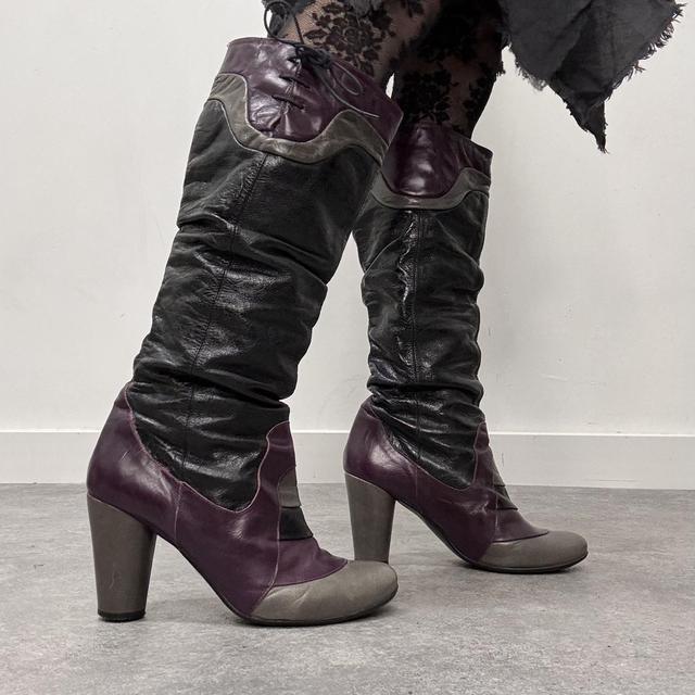 Grunge leather ruched heel boots