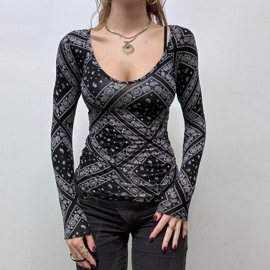 Black and white graphic print bandana tshirt