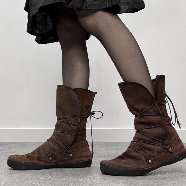 Brown suede wrap fur boots