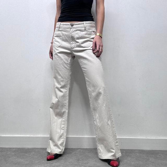Fit and flare leg cream jeans