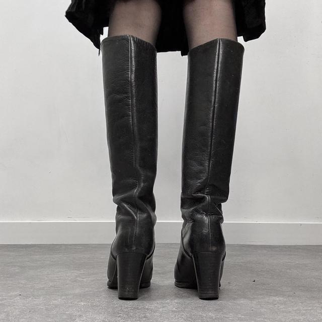 Black heeled riding boots