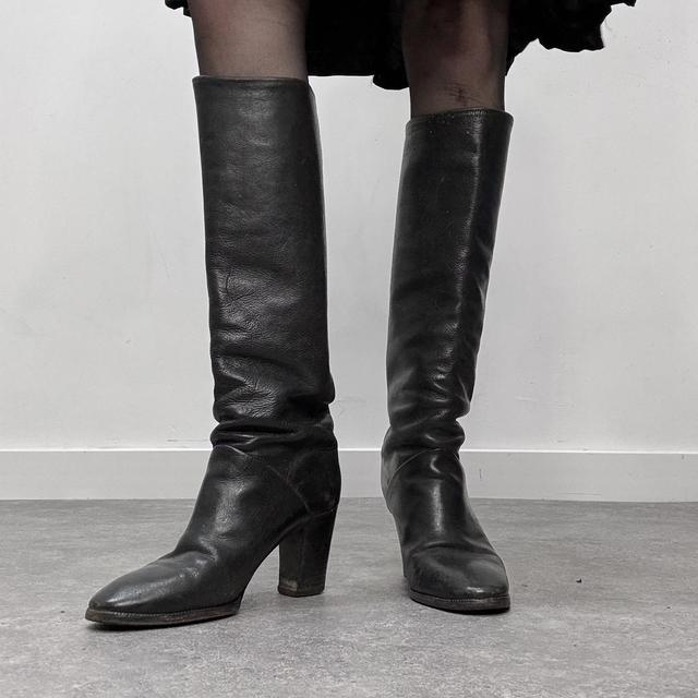 Black heeled riding boots