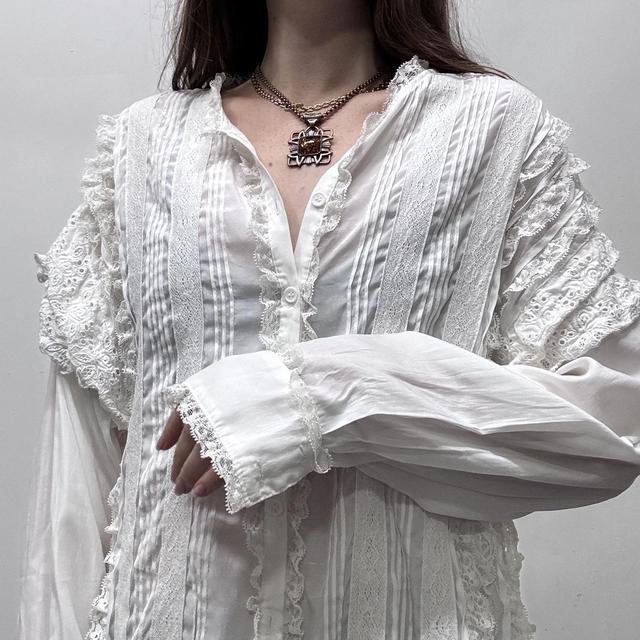 White lace baroque ruffle shirt