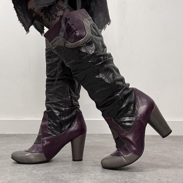 Grunge leather ruched heel boots