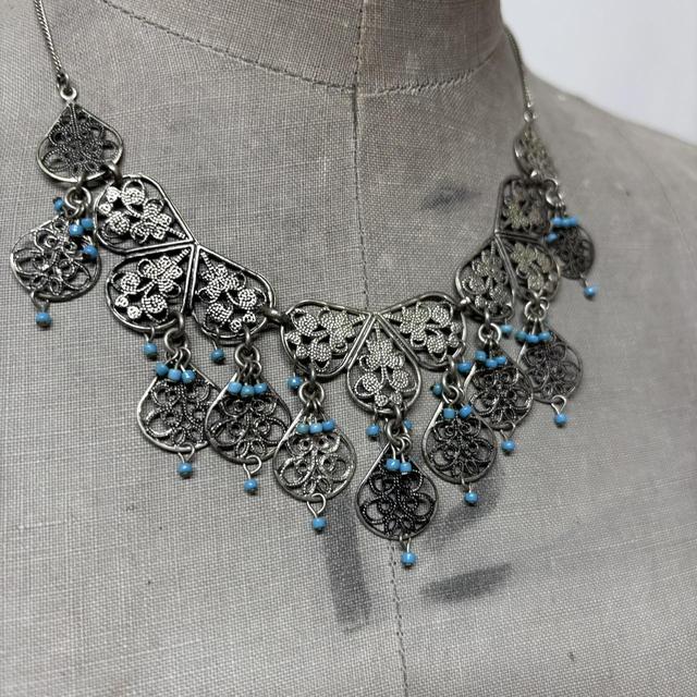 Silver boho wire flower necklace