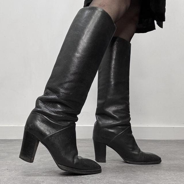 Black heeled riding boots