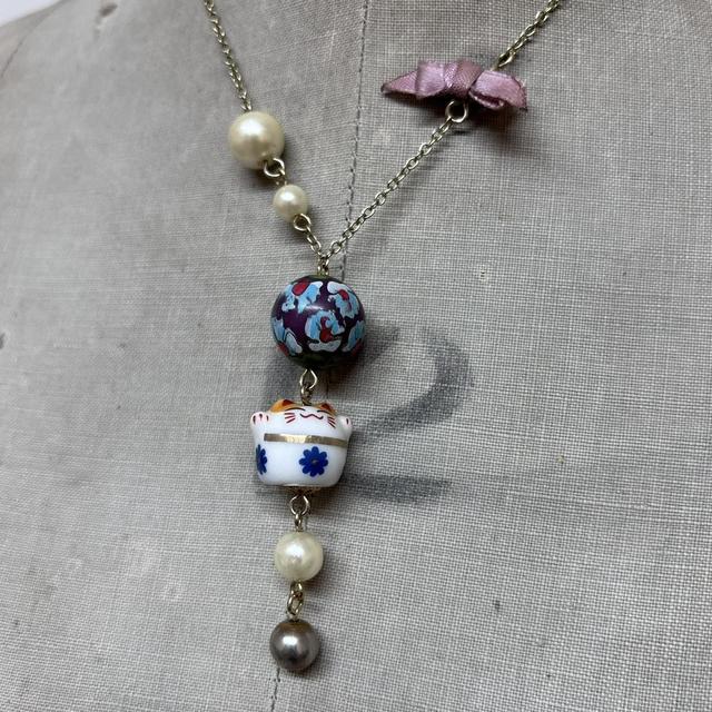 Chunky bow charm necklace
