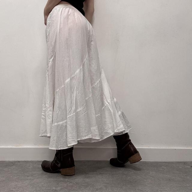 White cotton floral embroidered skirt