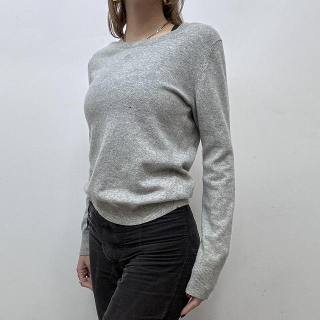 Grey cashmere knitted jumper