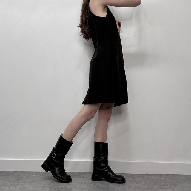 Black minimalist fitted dress