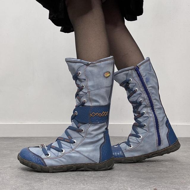 Lace-up tech boxing boots