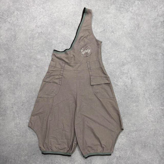 Asymmetric dungrees