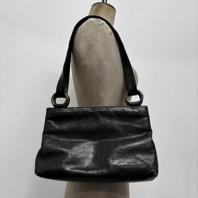 Black leather metal handware shoulder bag