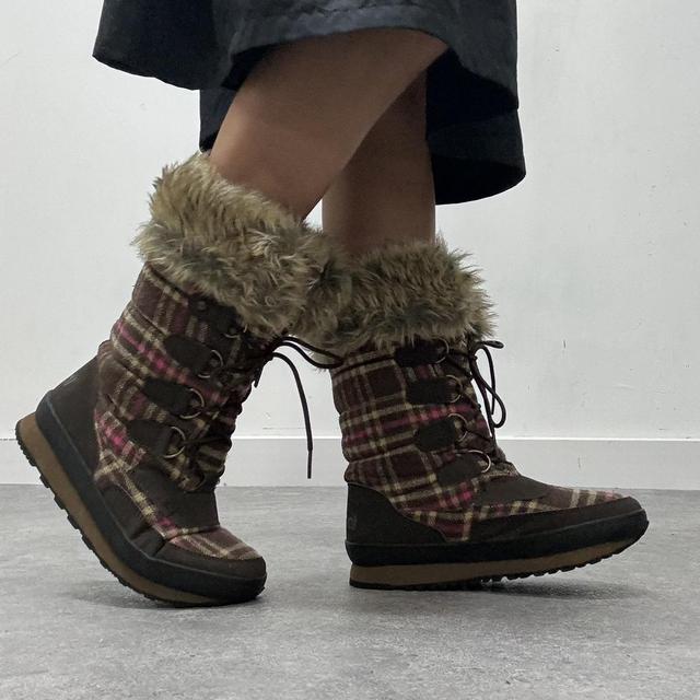 Vintage tartan brown fur snow boots