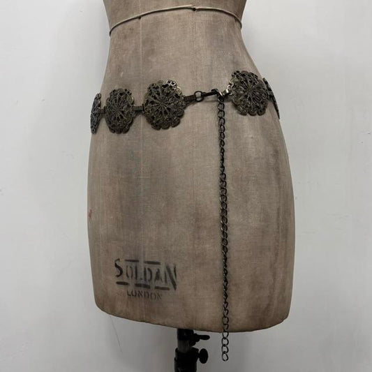 Chunky oversized metal waist chain
