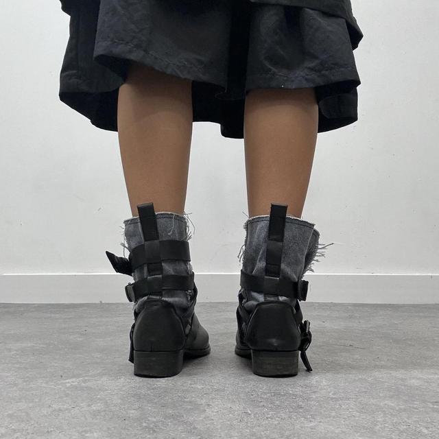 Biker wrap campus buckle boots