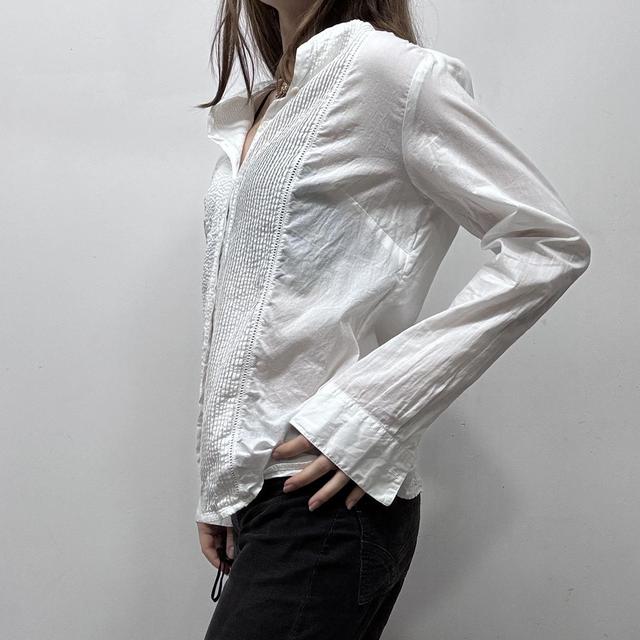 White fitted ribbed shirt