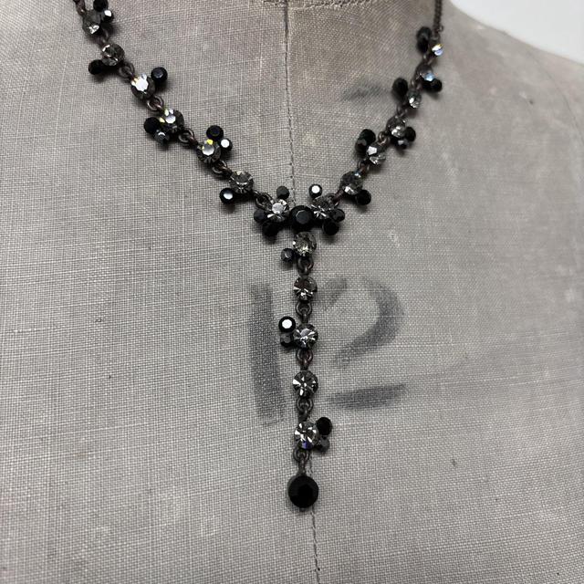 Black and silver tone gem necklace
