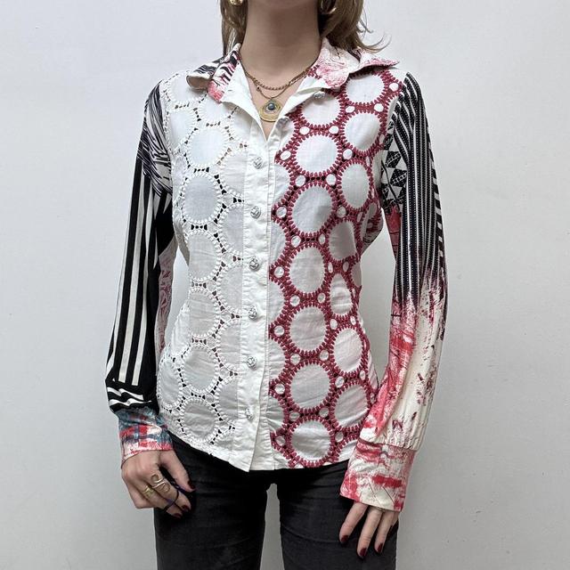 Save the queen embroidered graphic shirt