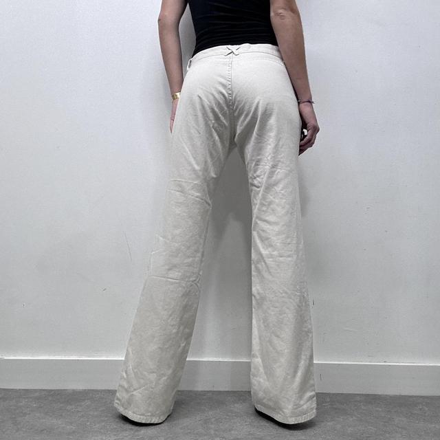Fit and flare leg cream jeans