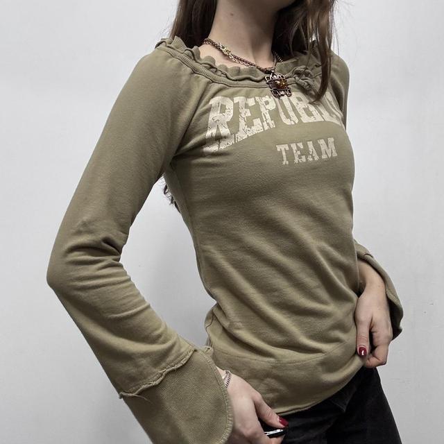 Khaki wide neck graphic tshirt