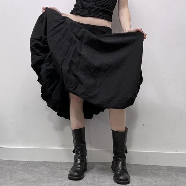 Black structured puff balloon skirt