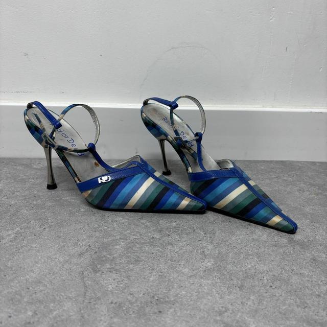 Striped pointy-toe heels