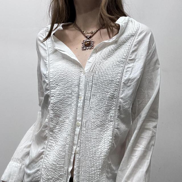 White fitted ribbed shirt