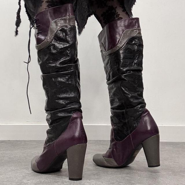 Grunge leather ruched heel boots