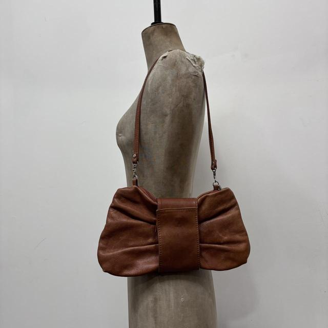 Brown leather bow shoulder bag