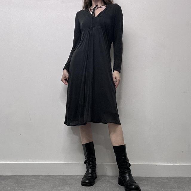 Black pleated 90s midi dress