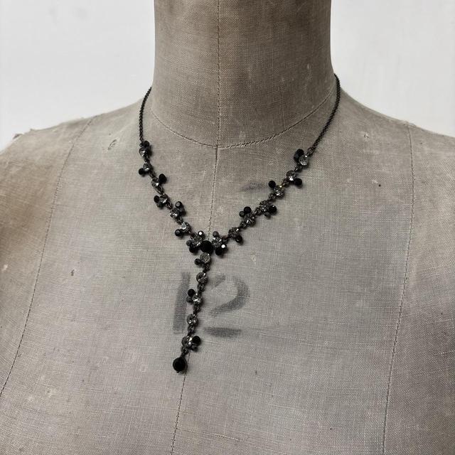 Black and silver tone gem necklace