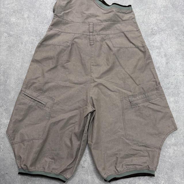 Asymmetric dungrees