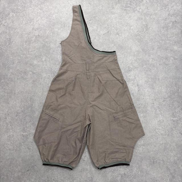 Asymmetric dungrees