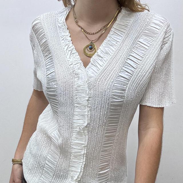 White crinkle pleated top