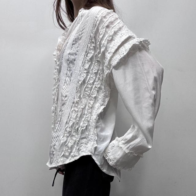 White lace baroque ruffle shirt