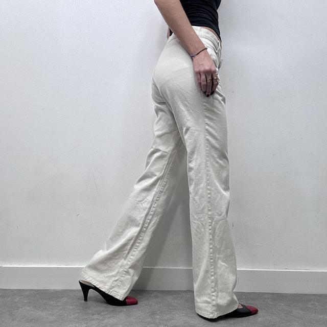 Fit and flare leg cream jeans
