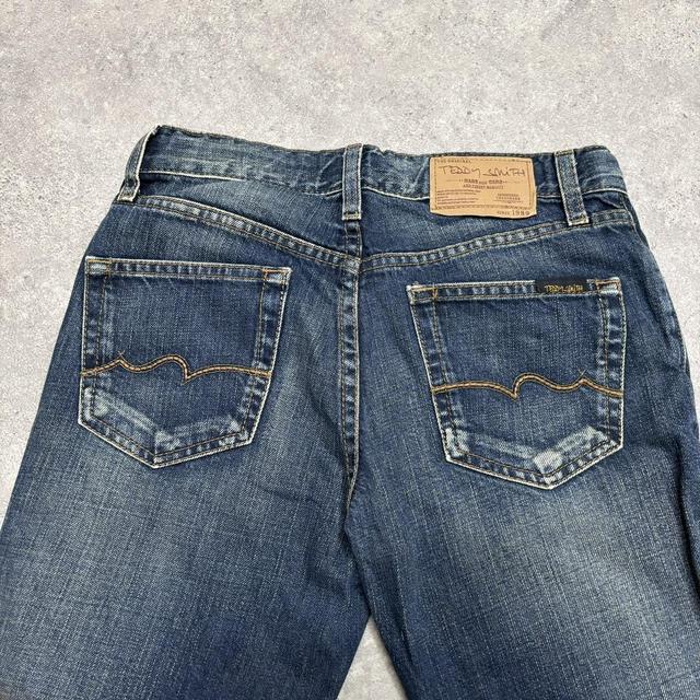 Distressed 90s straight leg jeans