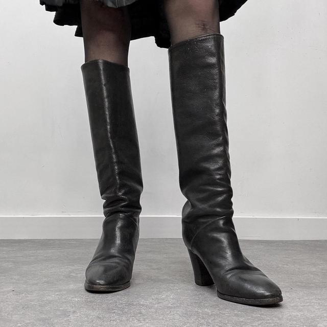 Black heeled riding boots