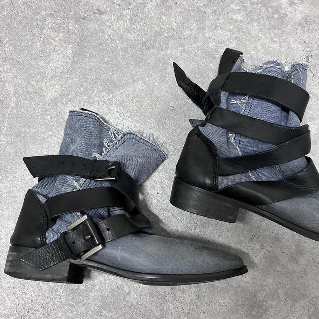 Biker wrap campus buckle boots