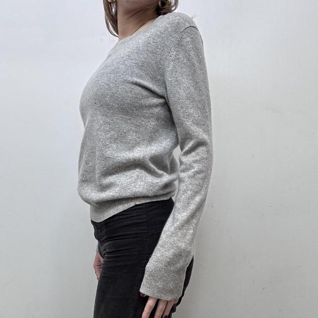 Grey cashmere knitted jumper