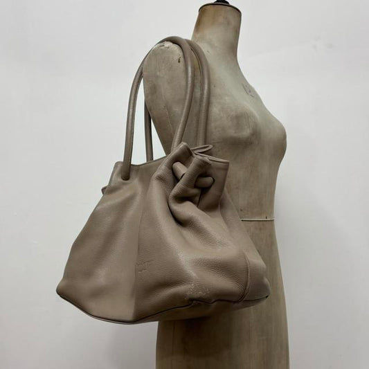 Chunky oversized tan leather shoulder bag