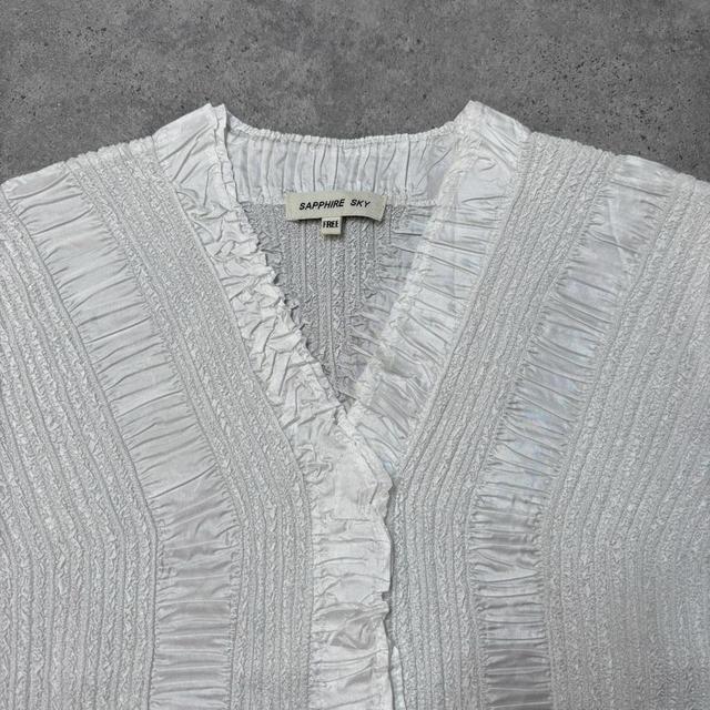 White crinkle pleated top