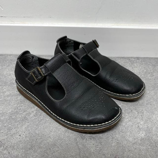 Vegetarian shoes black mary janes