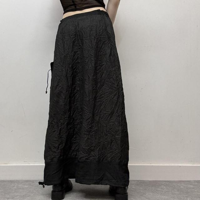 Black crinkle maxi skirt
