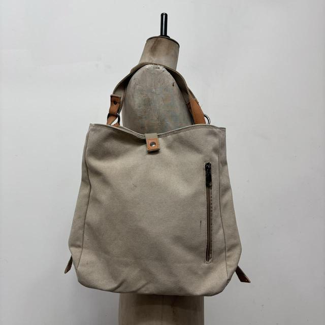 Brown canvas shoulder bag